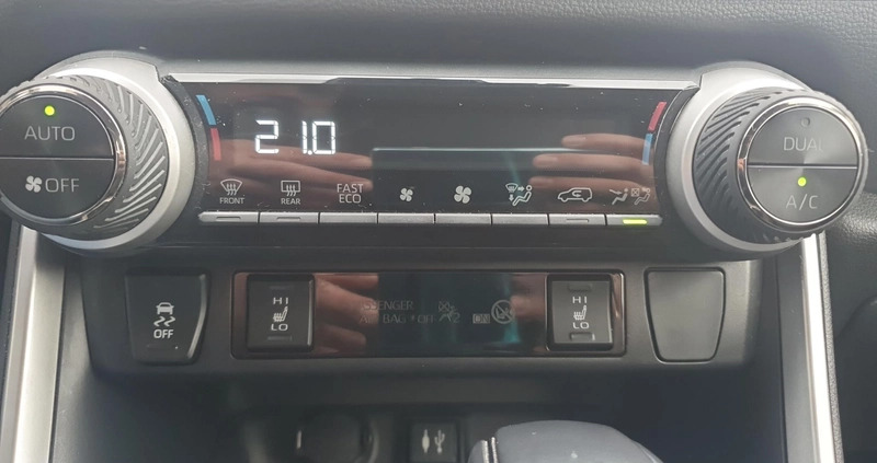 Toyota RAV4 cena 119900 przebieg: 61770, rok produkcji 2019 z Kartuzy małe 379